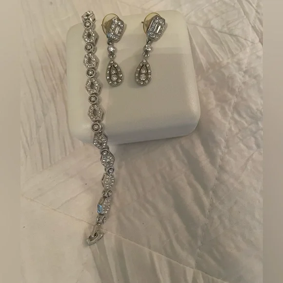 Custom Crystal Bridal Set- Earrings & Bracelet - Picture 1 of 4